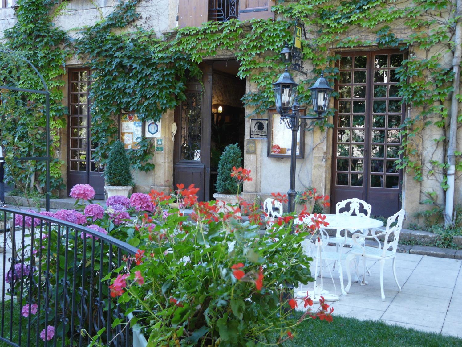 Logis Hostellerie Du Grand Duc Hotel Restaurant Gincla Exteriér fotografie