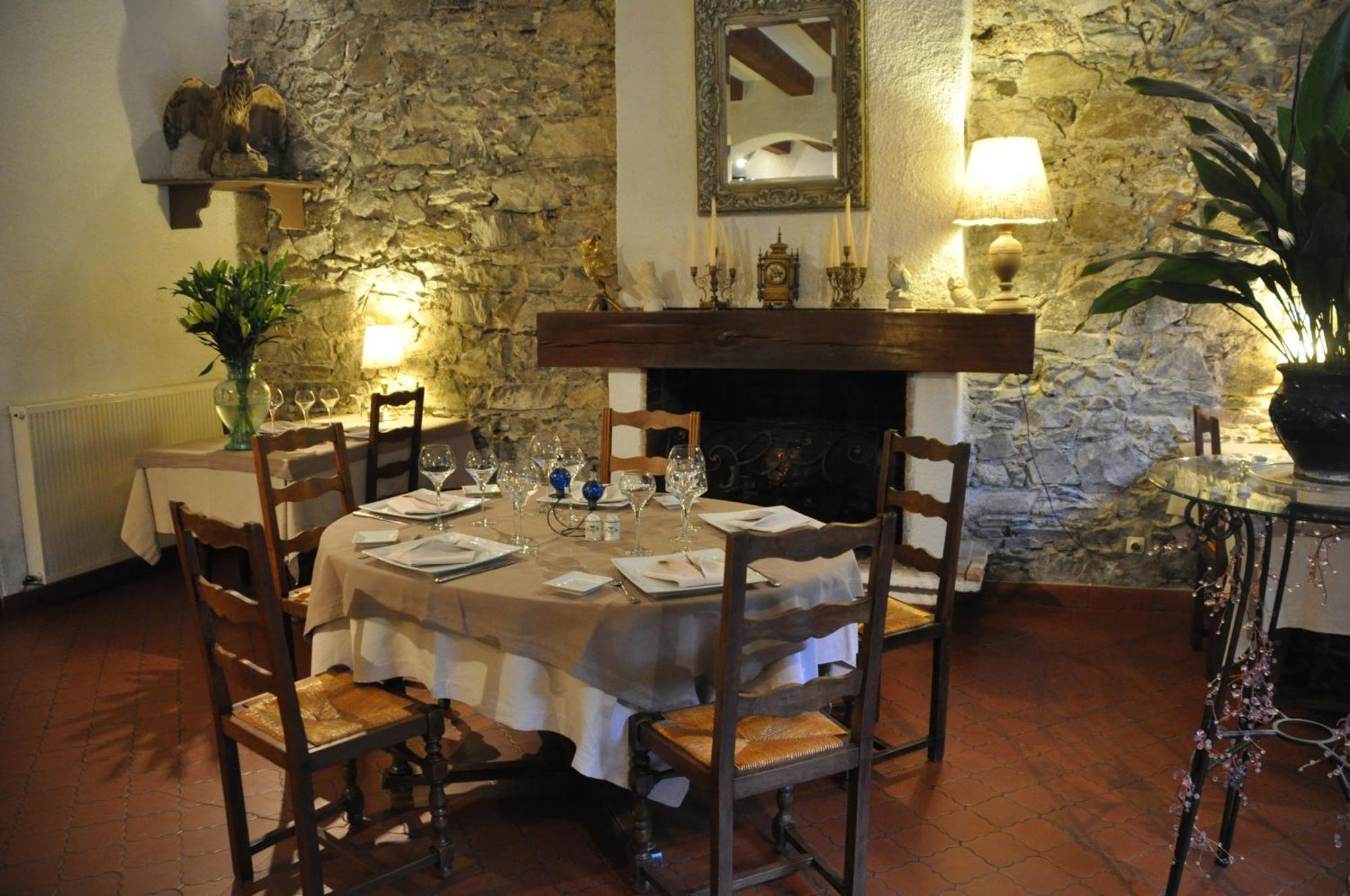 Logis Hostellerie Du Grand Duc Hotel Restaurant Gincla Exteriér fotografie