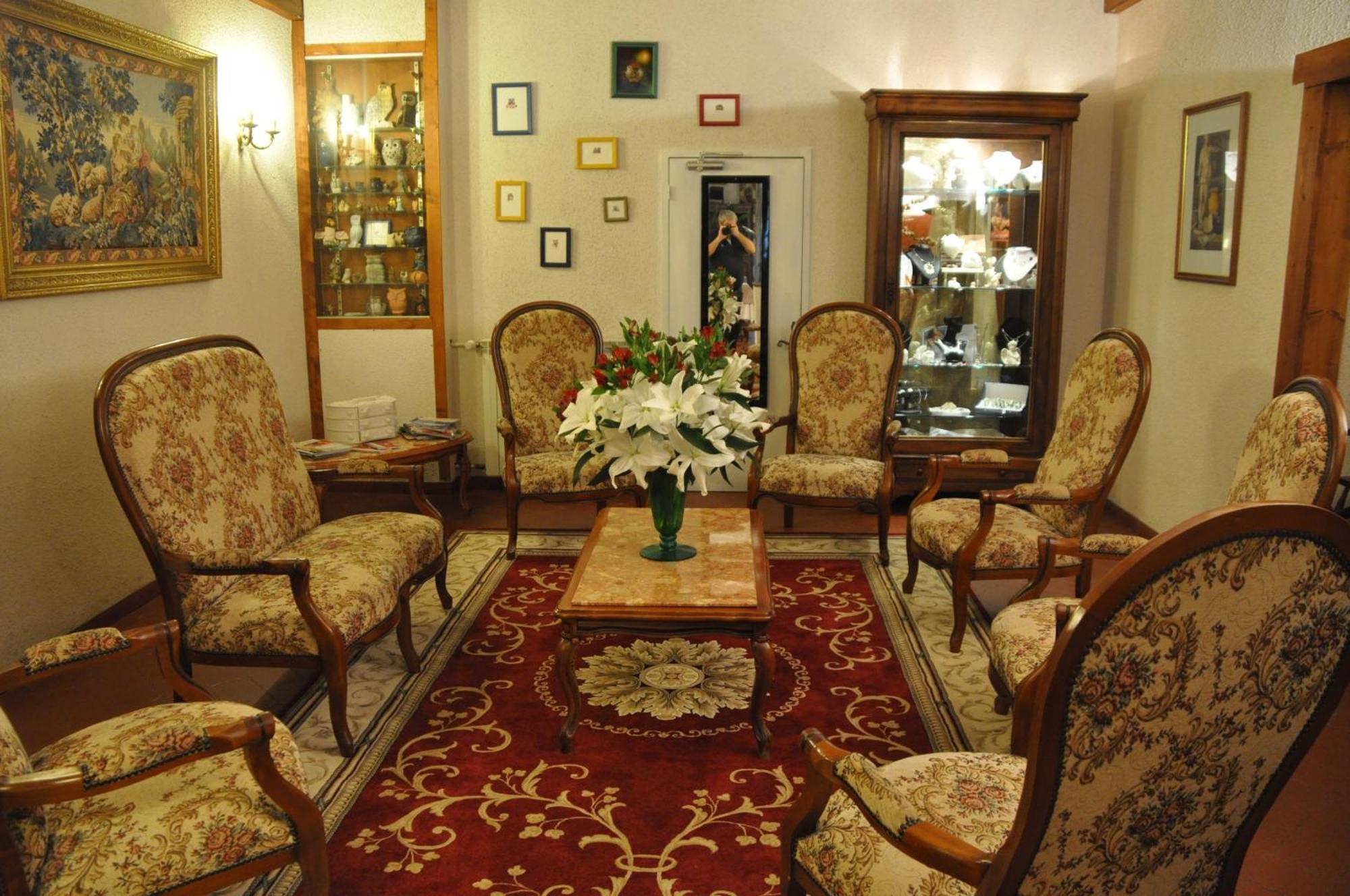 Logis Hostellerie Du Grand Duc Hotel Restaurant Gincla Exteriér fotografie
