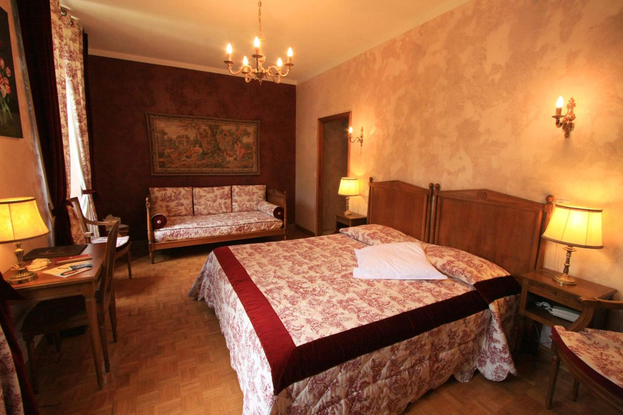 Logis Hostellerie Du Grand Duc Hotel Restaurant Gincla Pokoj fotografie