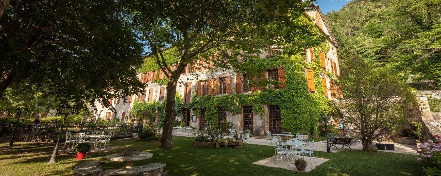 Logis Hostellerie Du Grand Duc Hotel Restaurant Gincla Exteriér fotografie