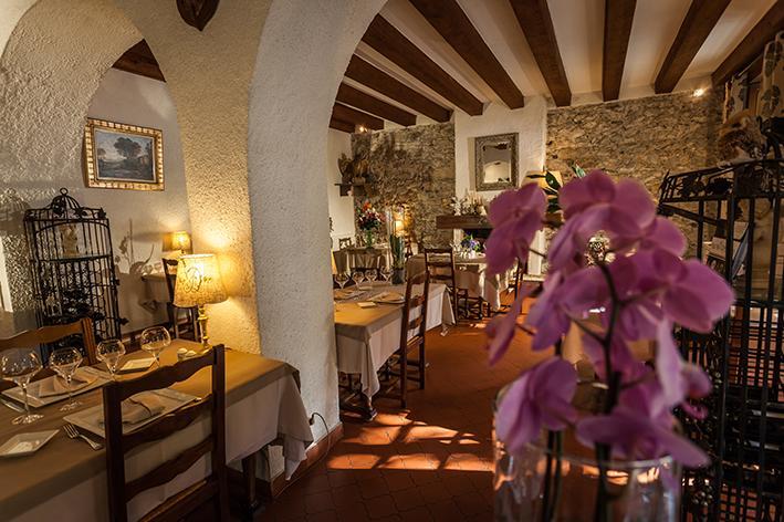 Logis Hostellerie Du Grand Duc Hotel Restaurant Gincla Exteriér fotografie