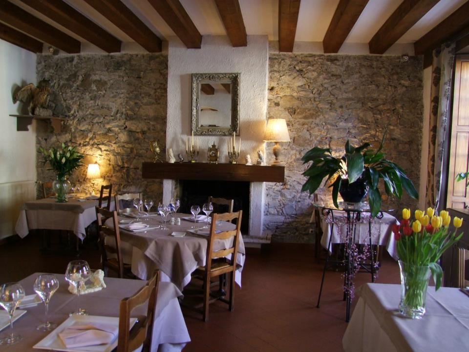 Logis Hostellerie Du Grand Duc Hotel Restaurant Gincla Exteriér fotografie