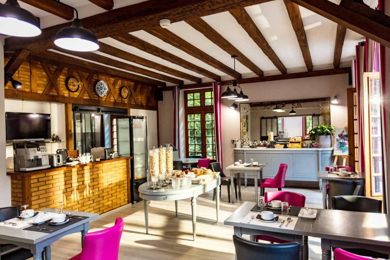 Logis Hostellerie Du Grand Duc Hotel Restaurant Gincla Exteriér fotografie